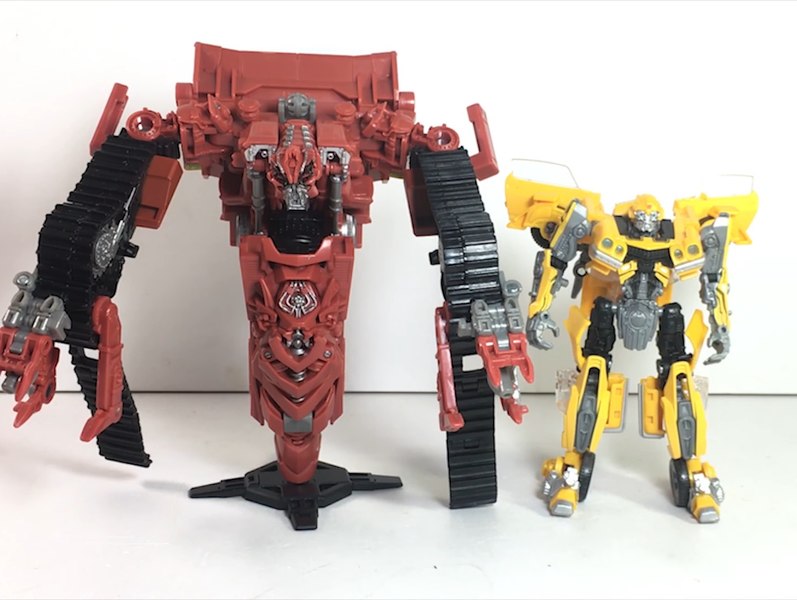 Transformers Studio Series Rampage Voyager Constructicon Video Review  (5 of 9)